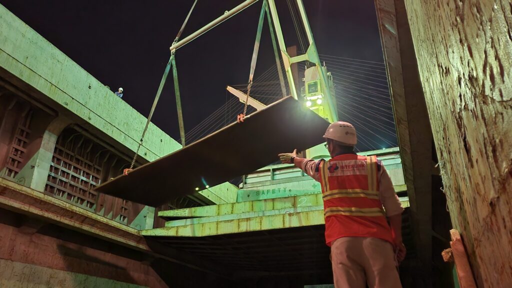 interlink-van-chuyen-thep-tam-tu-han-quoc-ve-viet-nam