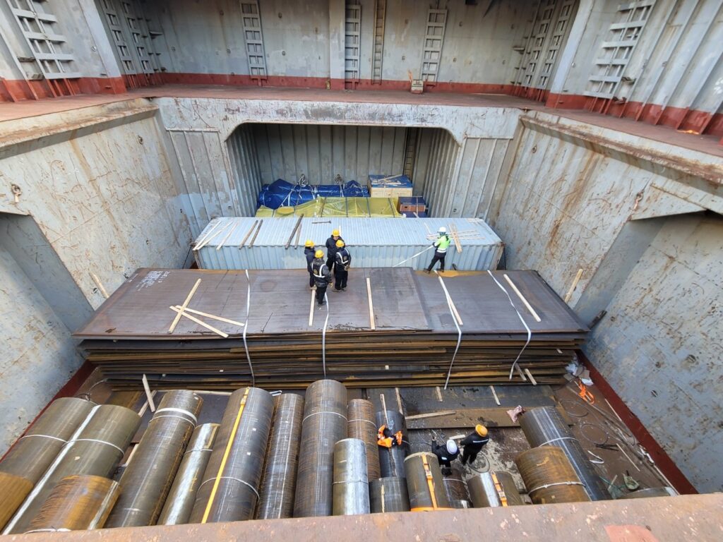 interlink-van-chuyen-thep-tam-tu-han-quoc-ve-viet-nam