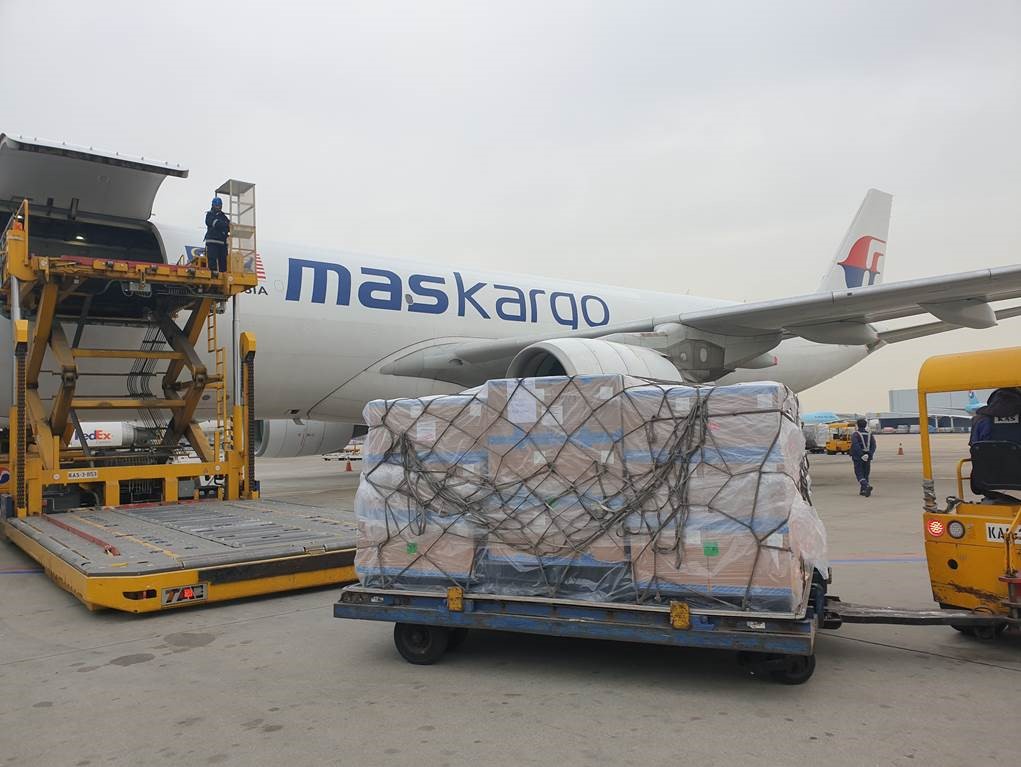 phan-biet-air-cargo-va-air-express