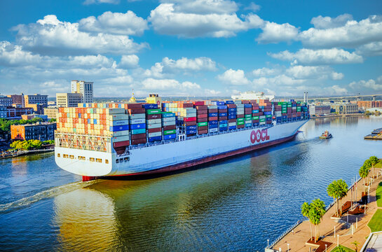 OOCL chi hơn 3 tỷ USD để đặt đóng 14 siêu tàu chạy methanol - Mở rộng đội tàu, hướng tới vận tải xanh toàn cầu